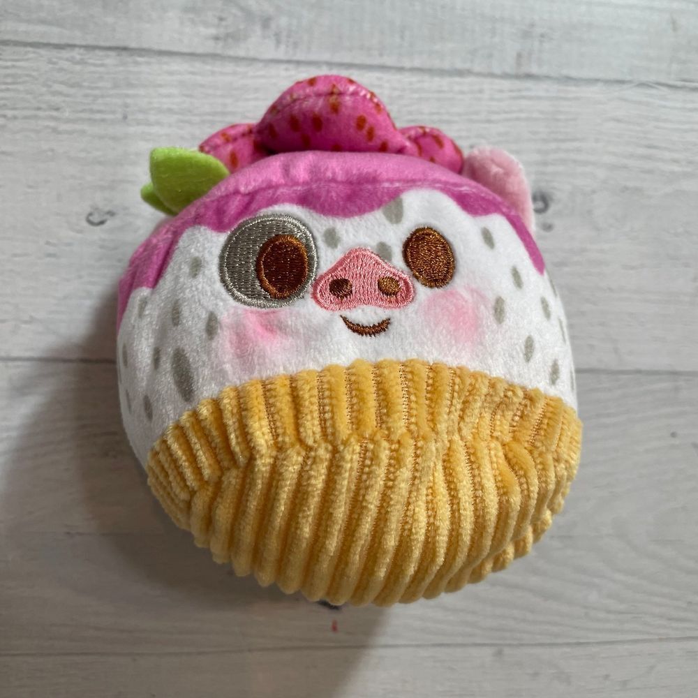 Disney munchlings single‎ serve scented collectible pua dragonfruit petit cake
